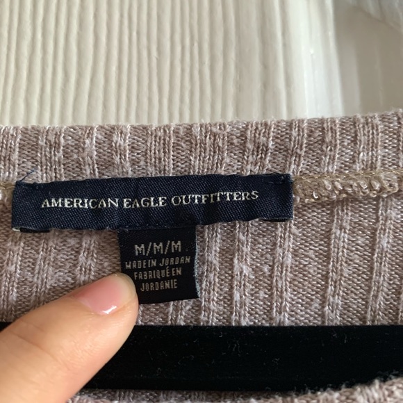 American Eagle Cream Top - Picture 2 of 4